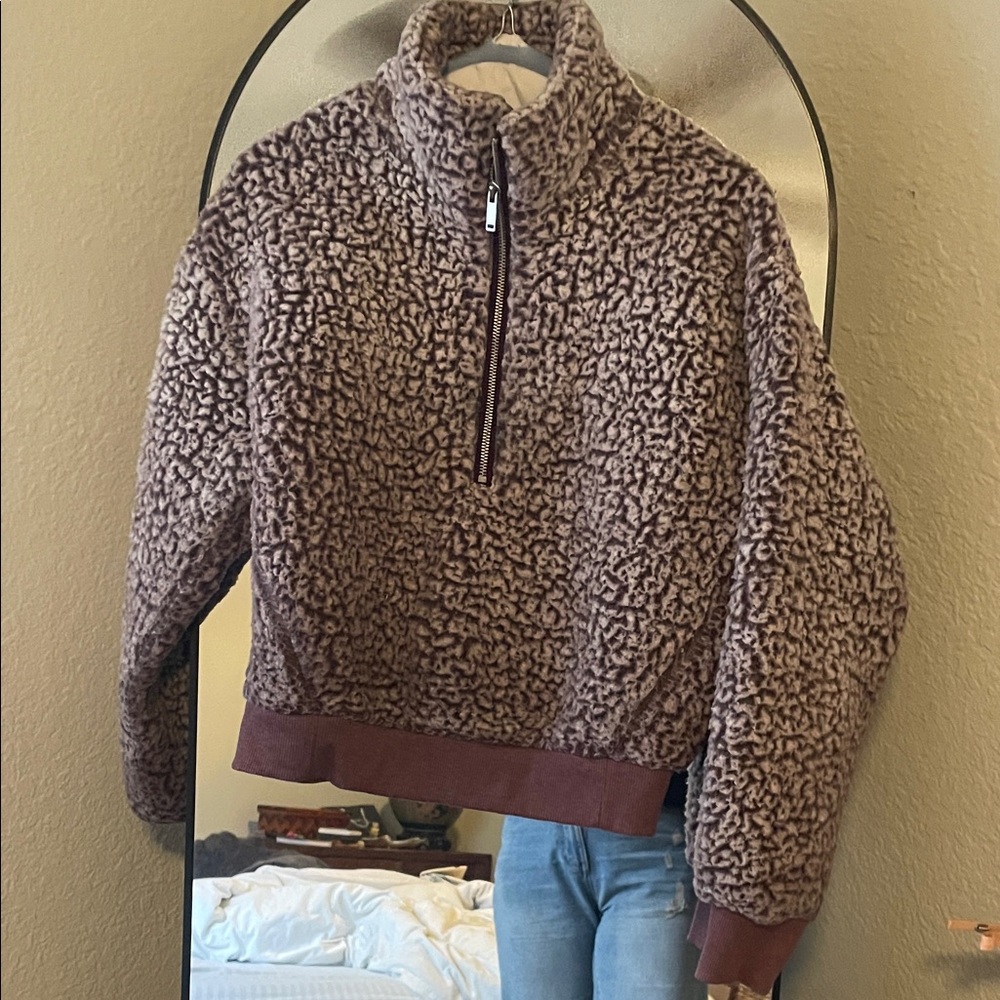 Cozy maroon Sherpa Pullover